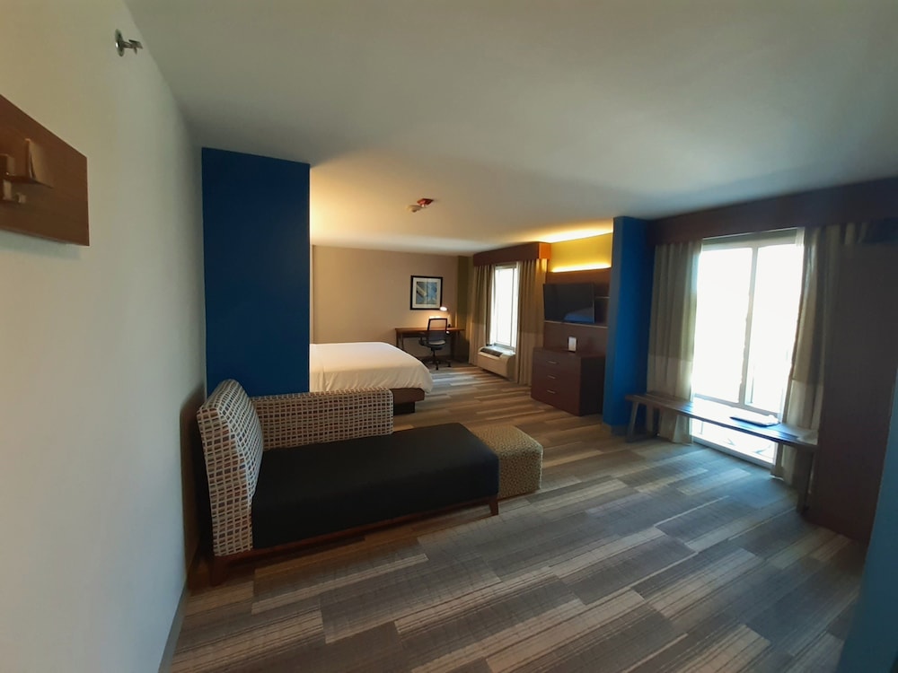 holiday inn express trincity by ihg