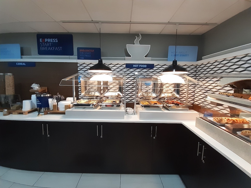 holiday inn express trincity by ihg