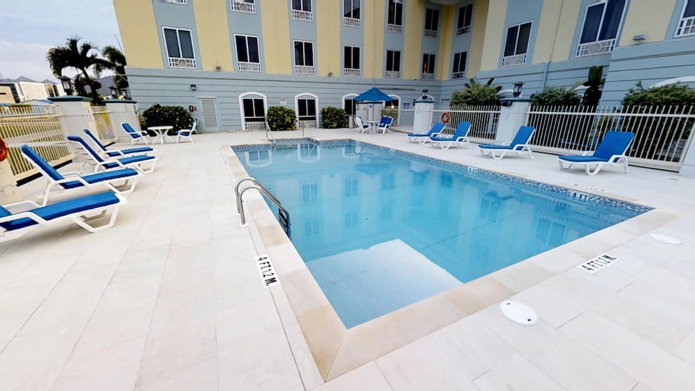 holiday inn express trincity by ihg