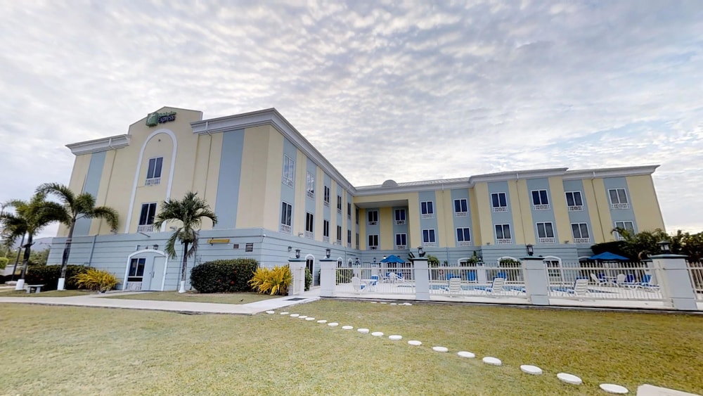 holiday inn express trincity by ihg