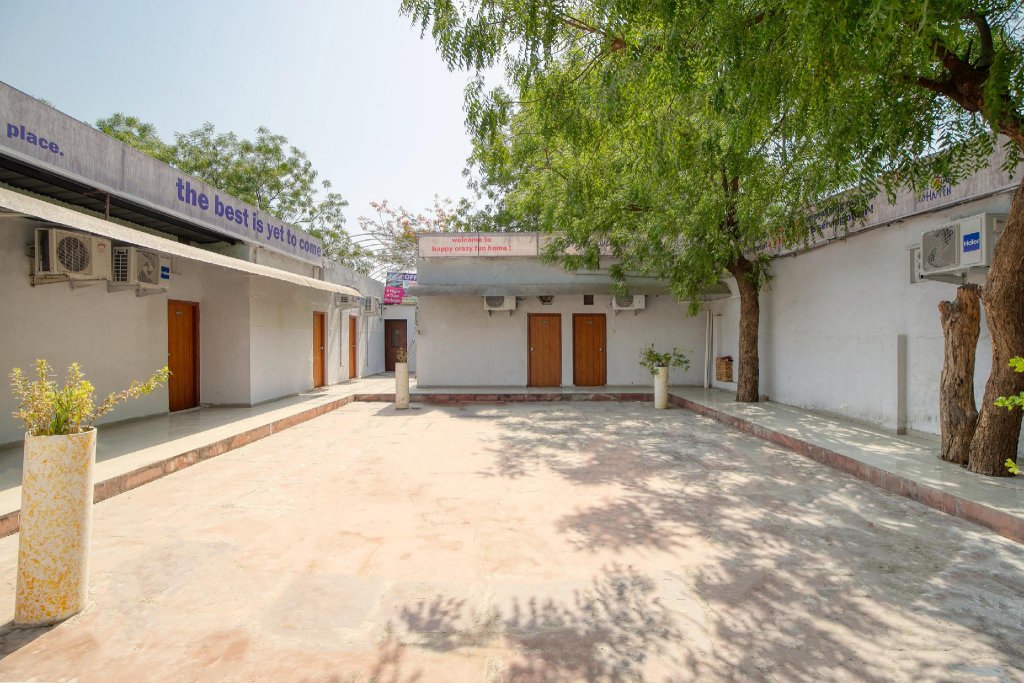 Oyo 41073 Hotel Aavkar,Anand Nagar>>Ahmedabad,3 star