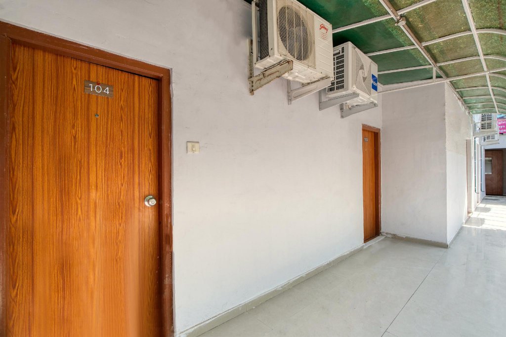 Oyo 41073 Hotel Aavkar,Anand Nagar>>Ahmedabad,3 star