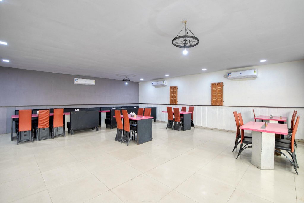 Oyo 41073 Hotel Aavkar,Anand Nagar>>Ahmedabad,3 star