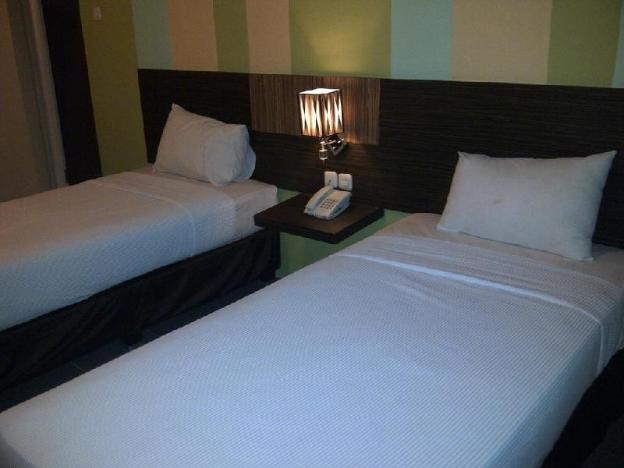 pose in hotel yogyakarta