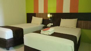 pose in hotel yogyakarta
