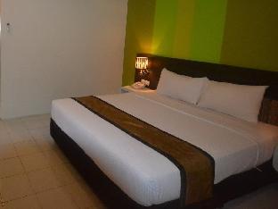 pose in hotel yogyakarta