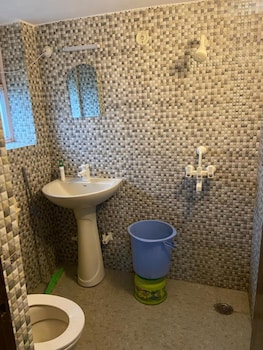 11 flowers serviced apartments