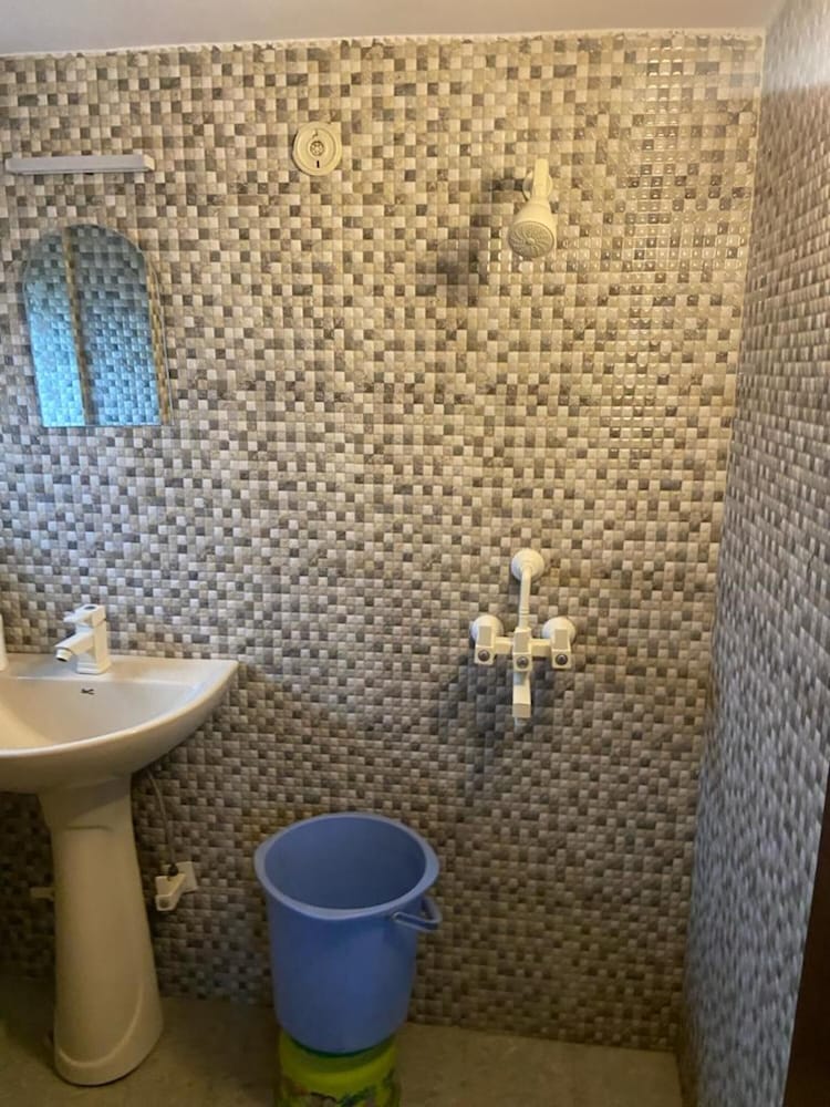 11 flowers serviced apartments