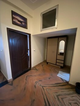 11 flowers serviced apartments