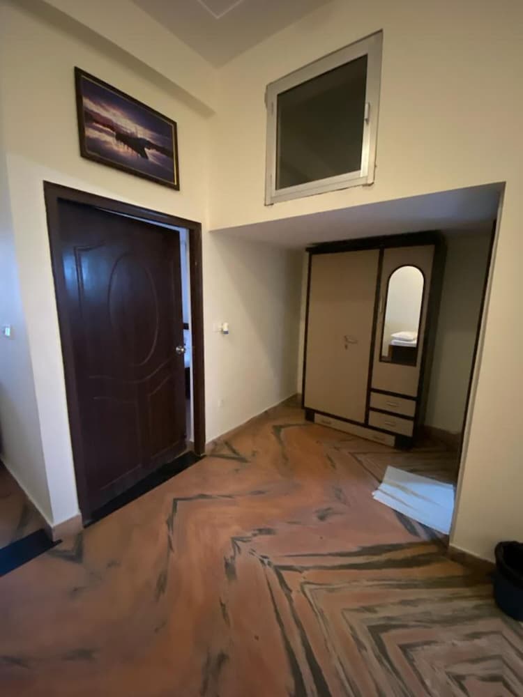 11 flowers serviced apartments