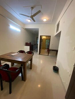 11 flowers serviced apartments