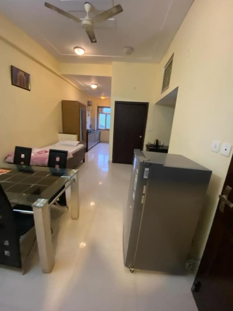 11 flowers serviced apartments