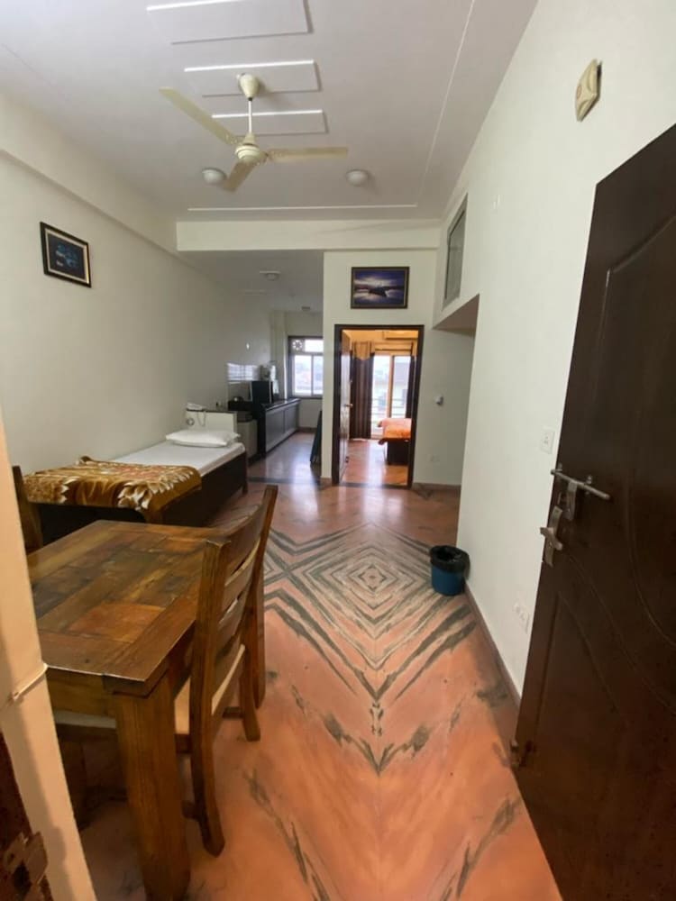 11 flowers serviced apartments