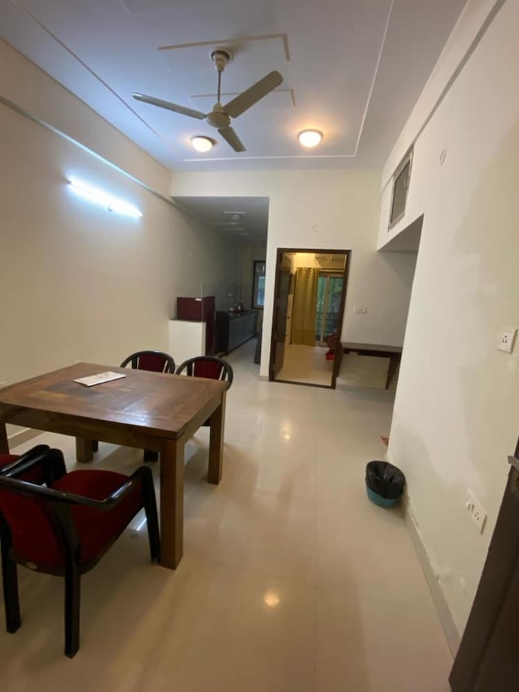 11 flowers serviced apartments