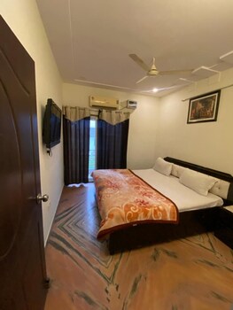 11 flowers serviced apartments