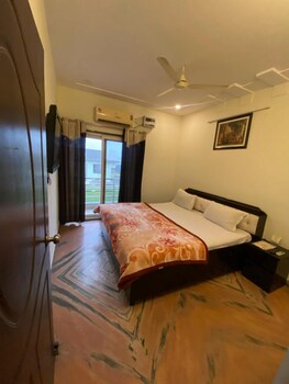 11 flowers serviced apartments