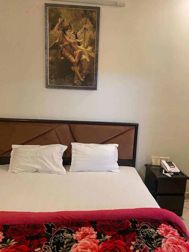 11 flowers serviced apartments