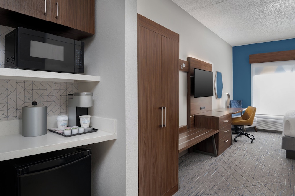 holiday inn express hotel and suites bentonville by ihg