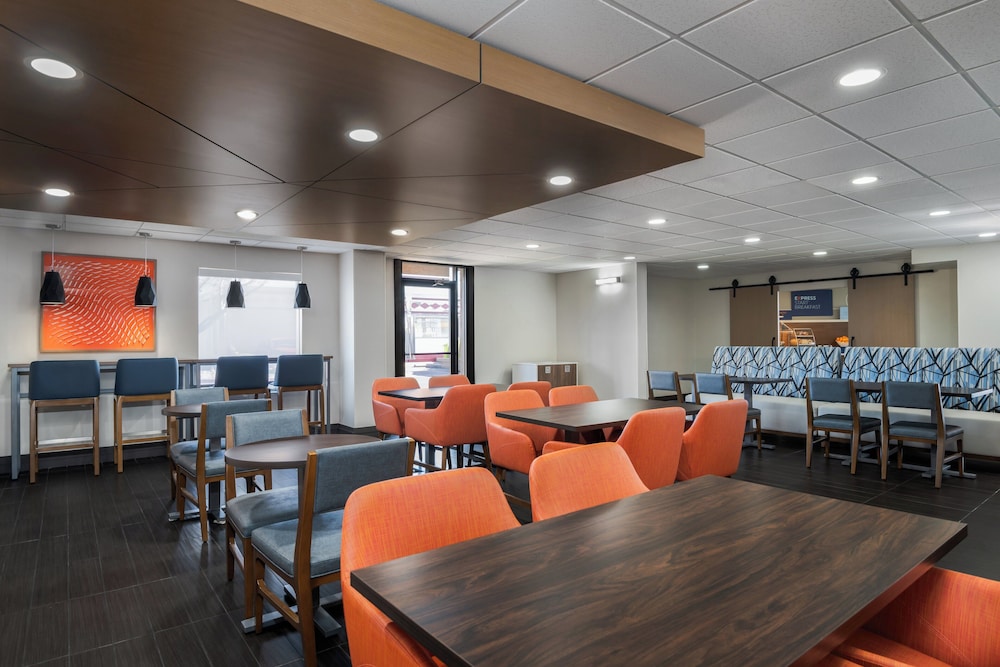 holiday inn express hotel and suites bentonville by ihg