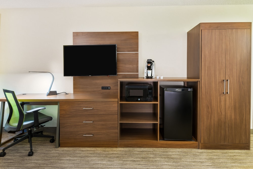 holiday inn express hotel and suites bentonville by ihg