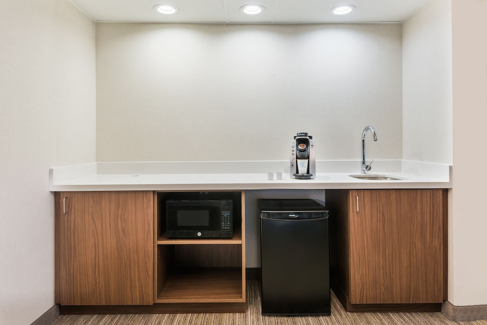 holiday inn express hotel and suites bentonville by ihg