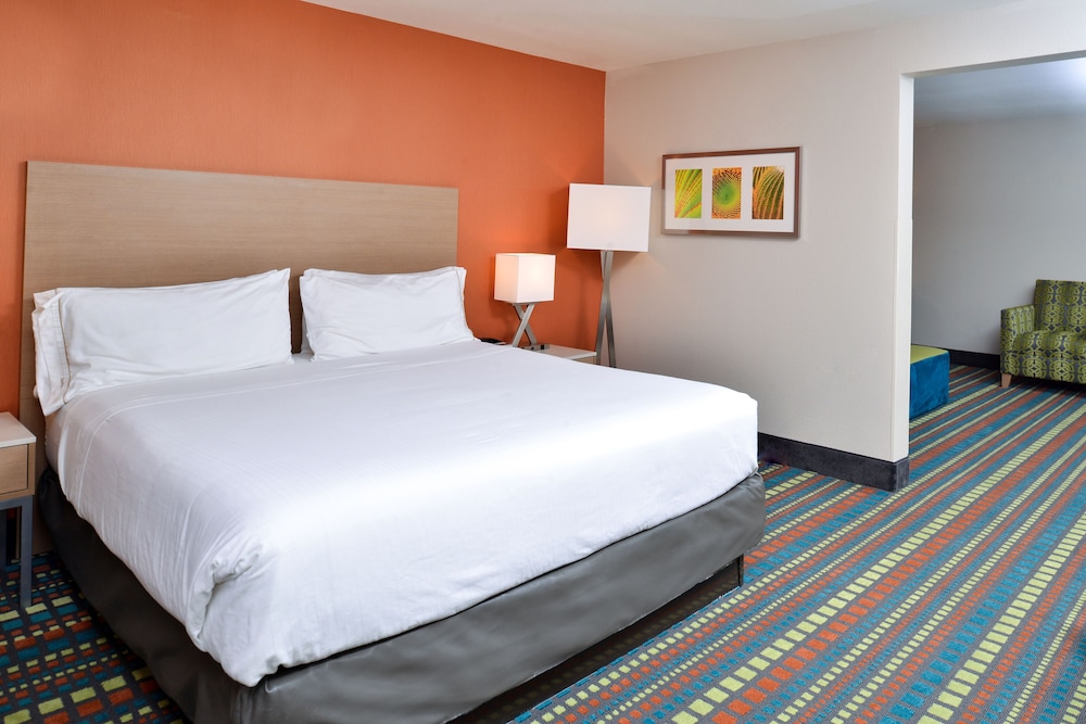 holiday inn express bernalillo by ihg