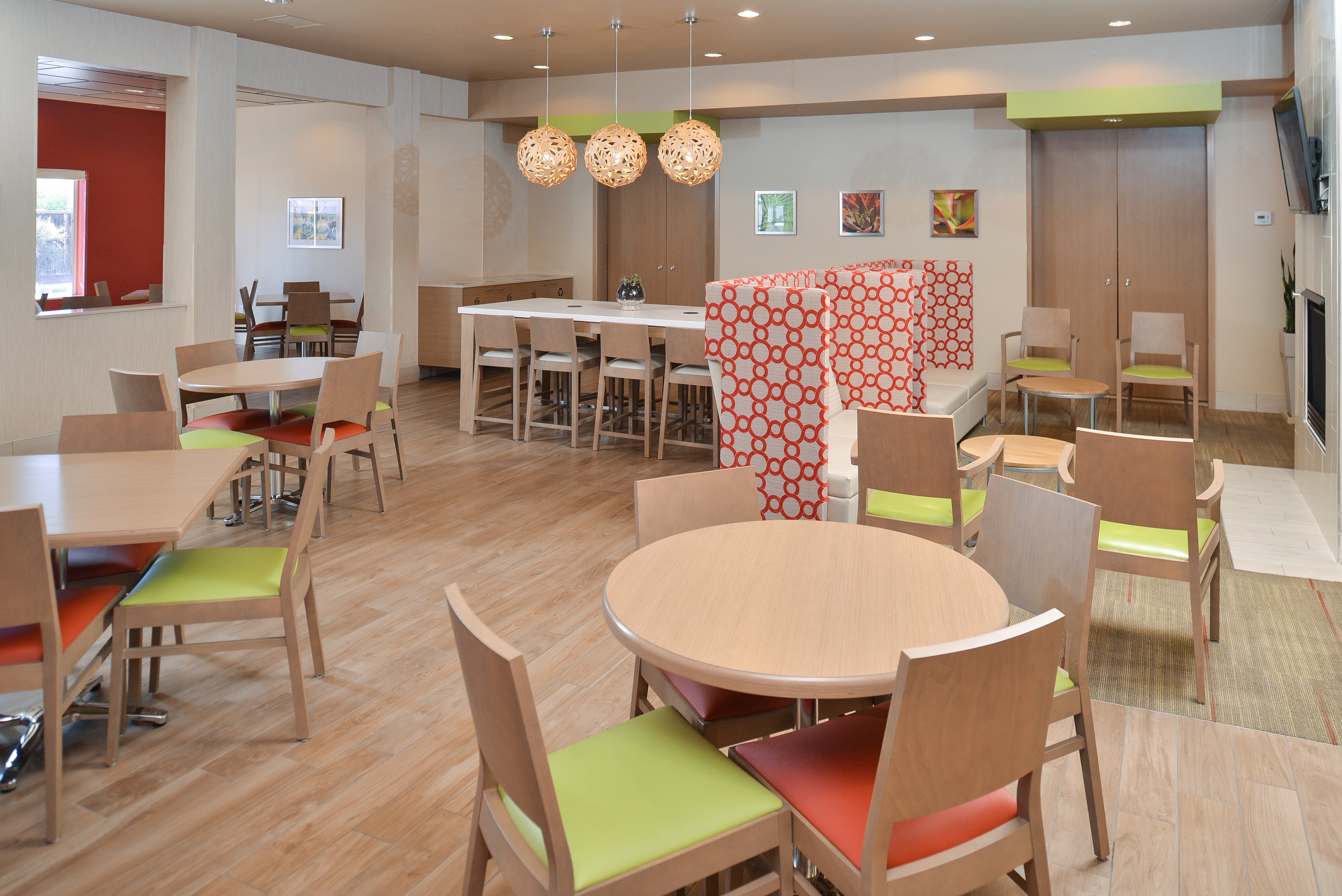 holiday inn express bernalillo by ihg