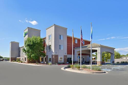 holiday inn express bernalillo by ihg