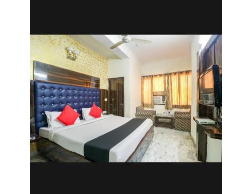 Hotel Shelton,Sahibzada Ajit Singh Nagar>>Chandigarh,3 star