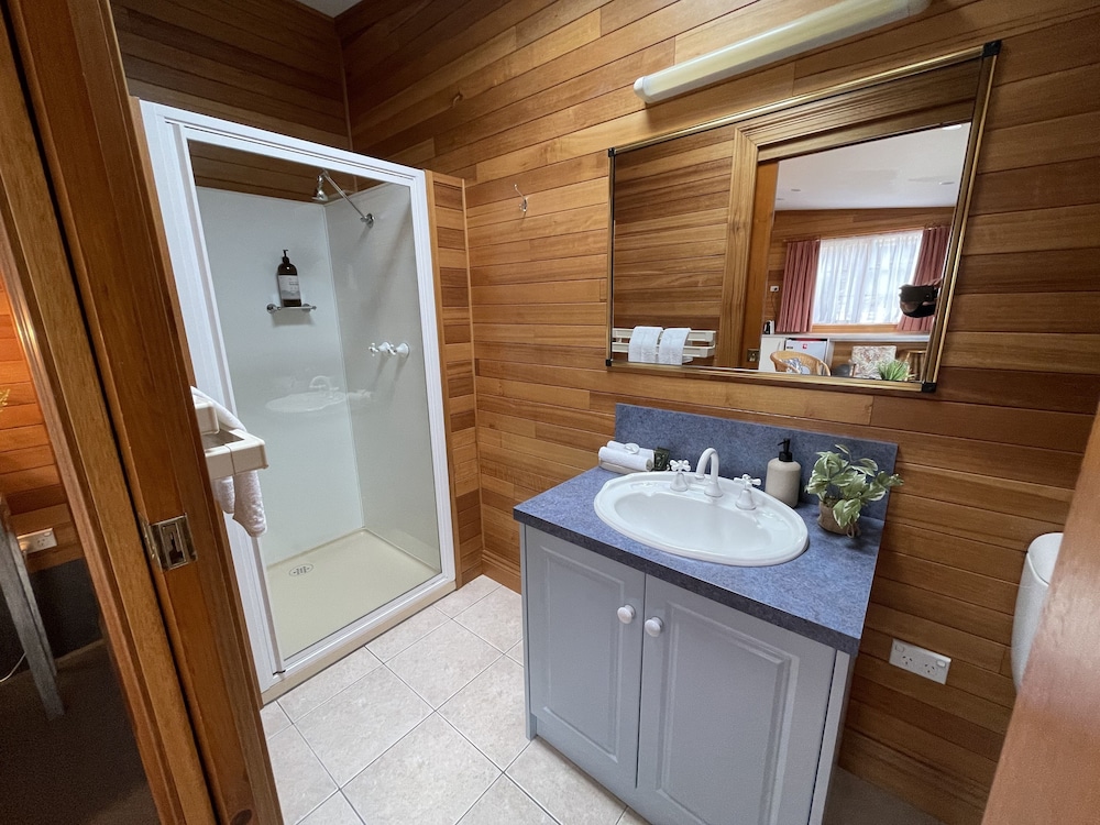 hanlon guest house