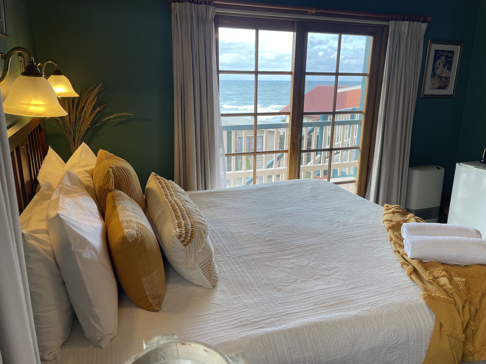 hanlon guest house