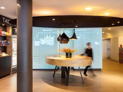 Ibis Amsterdam Centre Stopera,Valkenburgerstraat 68,3 star