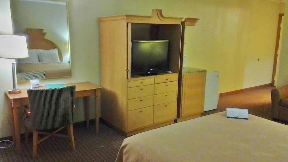 baymont by wyndham greenfield