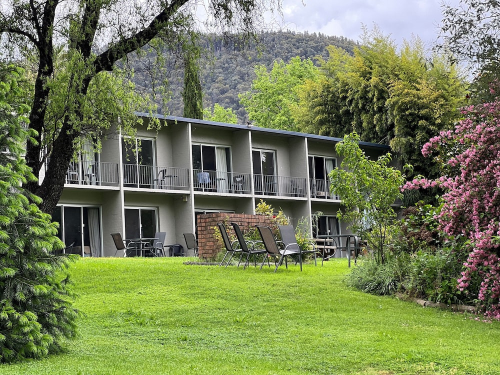 riverbank park motel