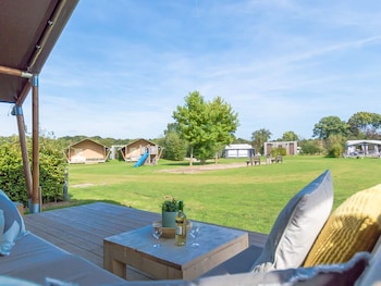 comfortably furnished tent lodge with stove near the veluwe