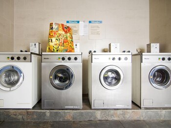 comfortably furnished tent lodge with stove near the veluwe