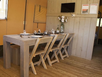 comfortably furnished tent lodge with stove near the veluwe