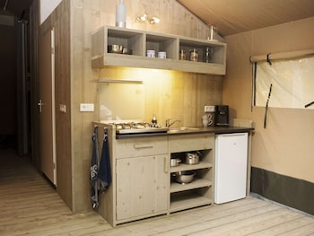 comfortably furnished tent lodge with stove near the veluwe