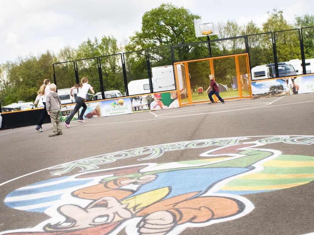 comfortably furnished tent lodge with stove near the veluwe