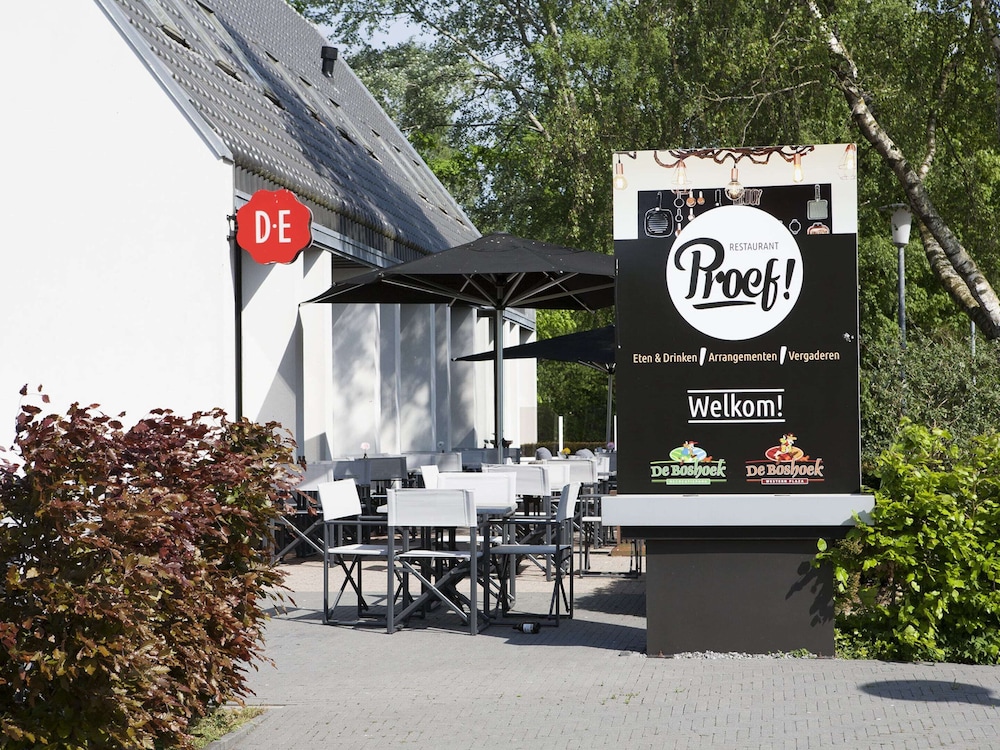 comfortably furnished tent lodge with stove near the veluwe