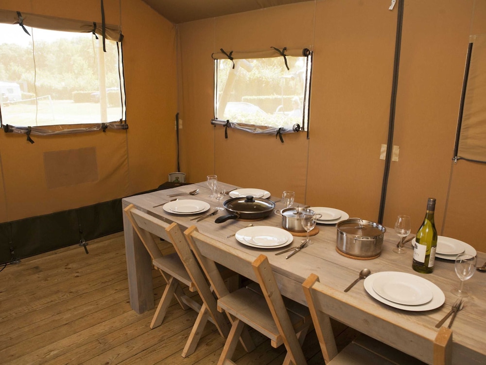 comfortably furnished tent lodge with stove near the veluwe
