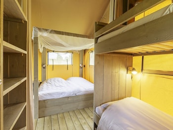 comfortably furnished tent lodge with stove near the veluwe