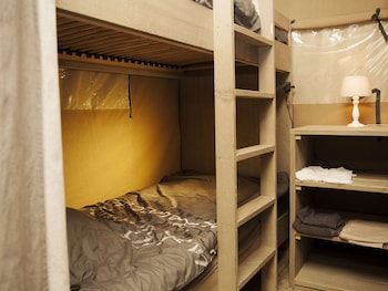 comfortably furnished tent lodge with stove near the veluwe