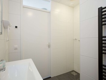 attractive bungalow with a covered terrace near the veluwe