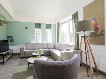 attractive bungalow with a covered terrace near the veluwe