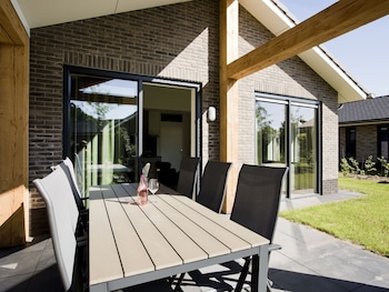 attractive bungalow with a covered terrace near the veluwe