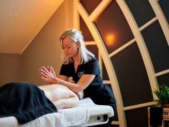 attractive bungalow with a covered terrace near the veluwe