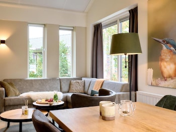 attractive bungalow with a covered terrace near the veluwe