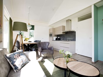 attractive bungalow with a covered terrace near the veluwe