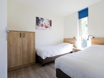 attractive bungalow with a covered terrace near the veluwe